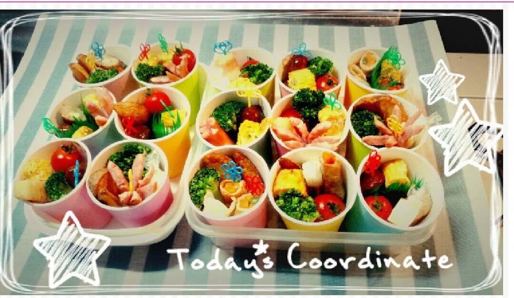カラフルな紙コップのお弁当