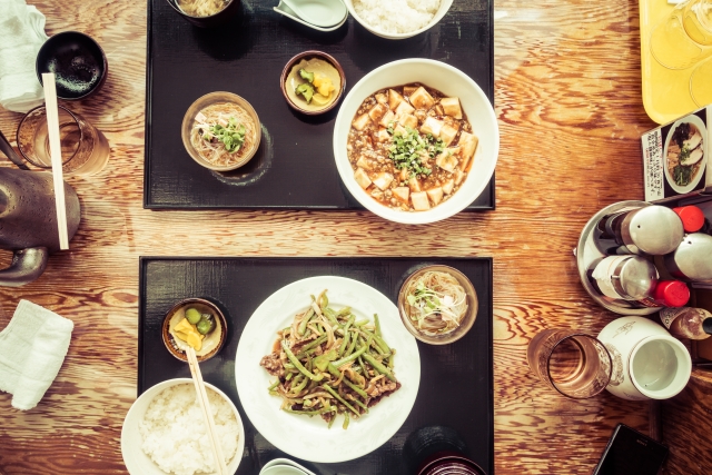 忙しくても時短料理で外食を減らす