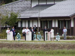 秋篠宮殿下がコウノトリ自然放鳥式典に出席され、翌年にご懐妊